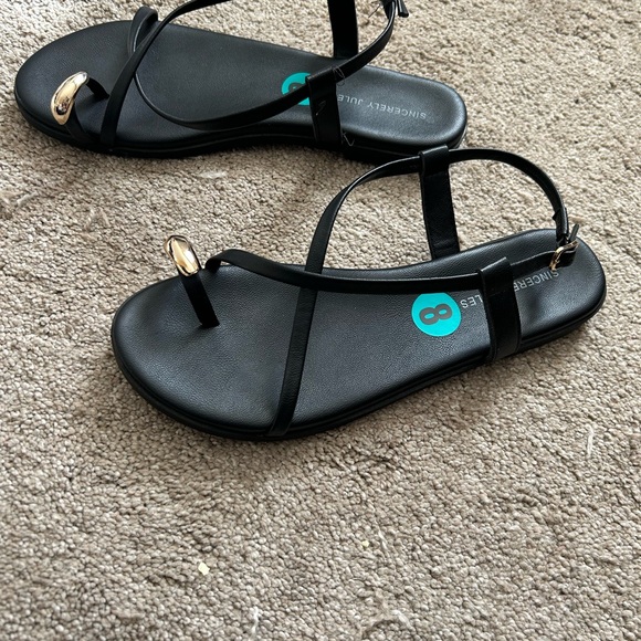 Sincerely Jules Black and Gold Strappy Sandals - Picture 2 of 2